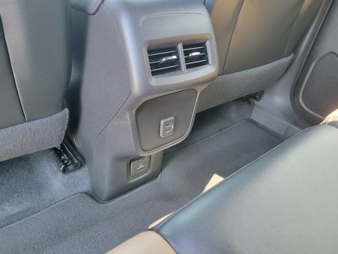 Certified 2024 Chevrolet Equinox Premier FWD image 33
