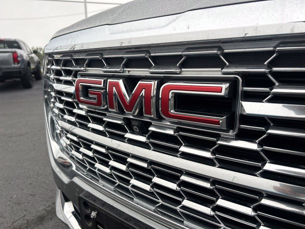 Used 2023 GMC Terrain Denali w/ Denali Premium Package AWD/4WD image 9