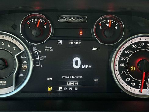 Used 2019 RAM 1500 Classic SLT w/ Luxury Group image 10