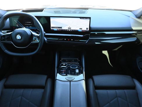 Used 2024 BMW 530i image 7