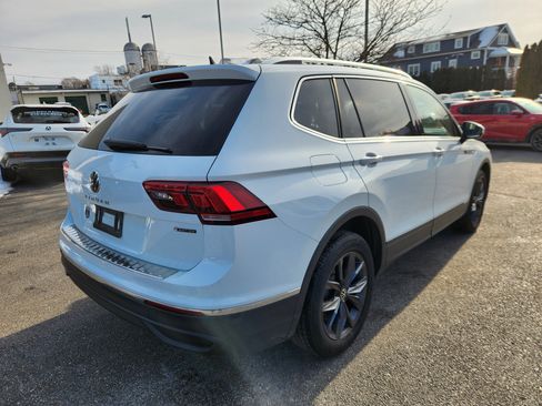 Certified 2022 Volkswagen Tiguan SE image 4
