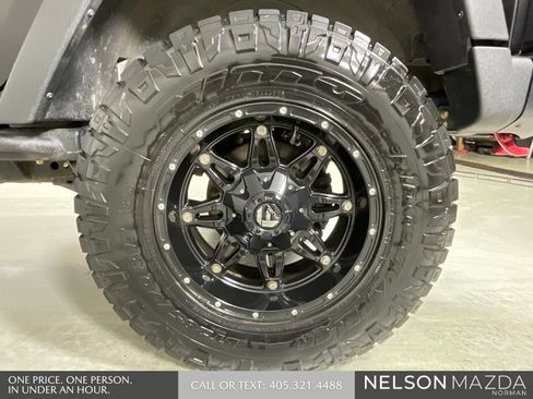 Used 2017 Jeep Wrangler Unlimited Rubicon AWD/4WD image 10