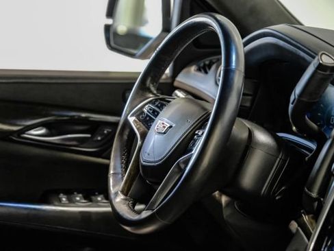Used 2020 Cadillac Escalade Platinum RWD image 21