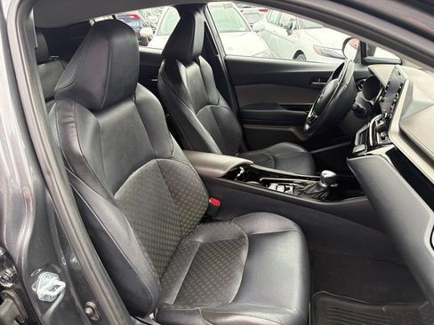 Used 2021 Toyota C-HR Limited FWD image 11