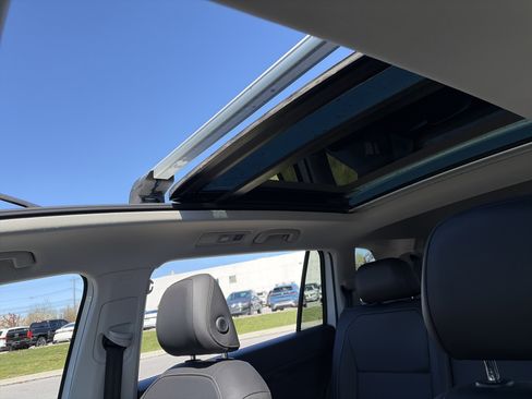 Used 2018 Volkswagen Tiguan SEL w/ 3rd Row Seat Package image 22