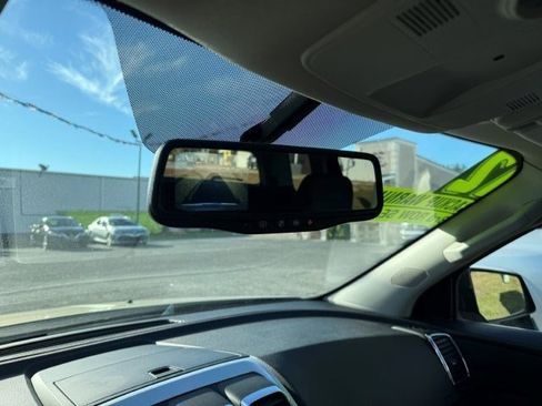 Used 2012 GMC Acadia SLE image 16