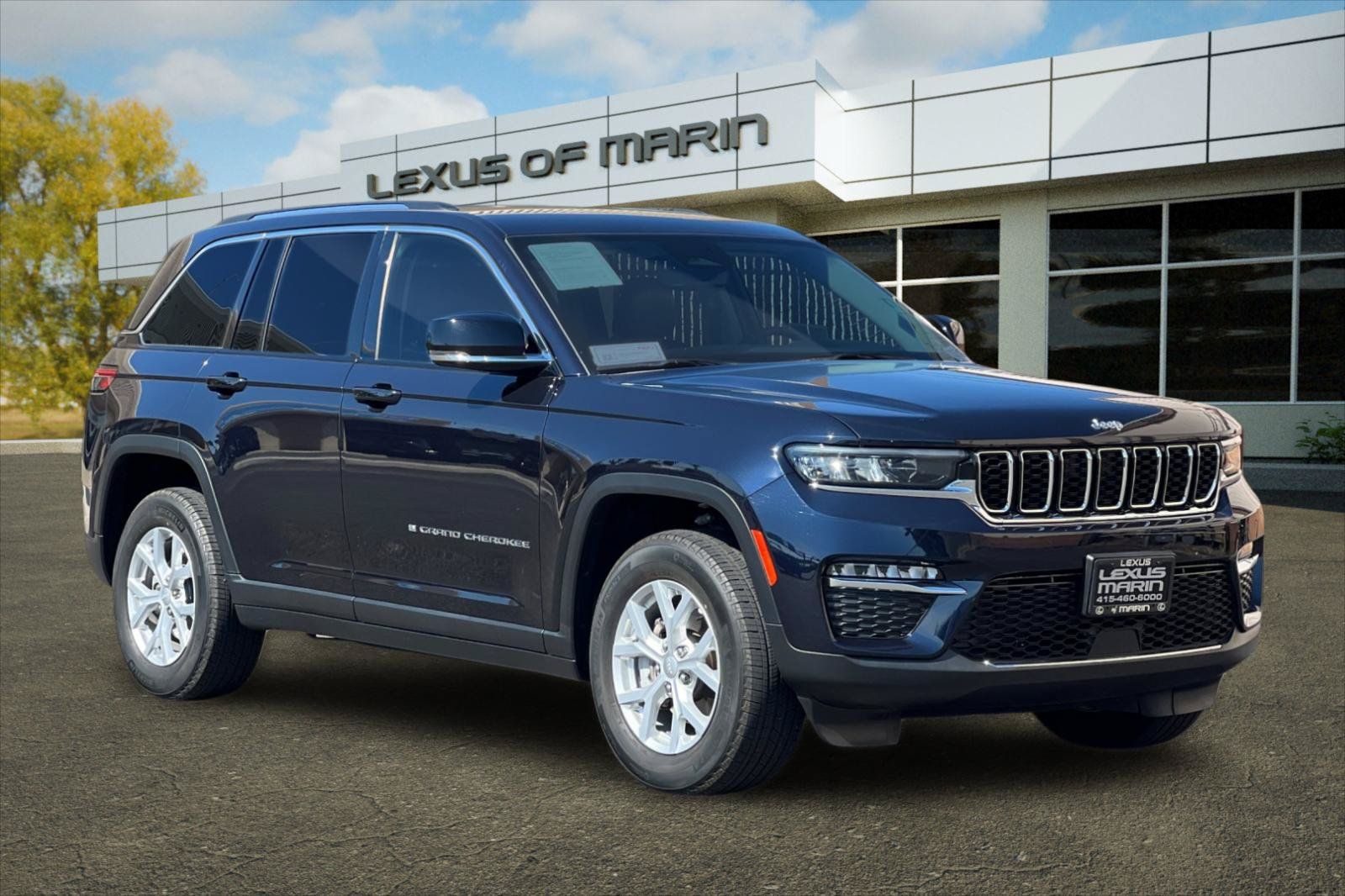 Used 2023 Jeep Grand Cherokee Limited w/ Trailer Tow Prep Group (B) AWD/4WD image 7