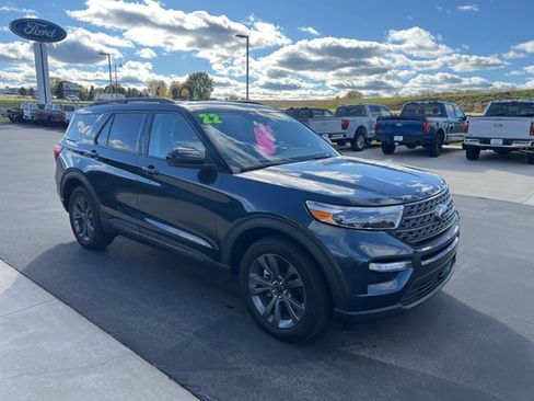 Used 2022 Ford Explorer XLT w/ Equipment Group 202A image 3