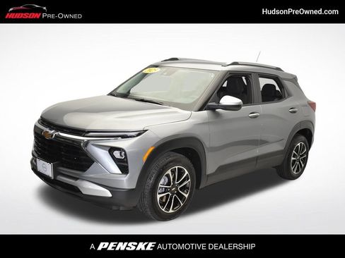 Used 2025 Chevrolet TrailBlazer LT FWD image 1