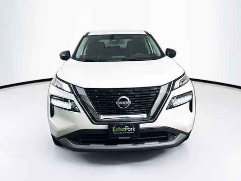 Used 2023 Nissan Rogue S image 2