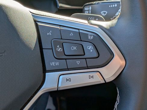 Used 2025 Volkswagen Atlas SE image 19