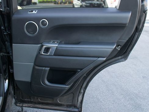 Used 2020 Land Rover Range Rover Sport HST image 40