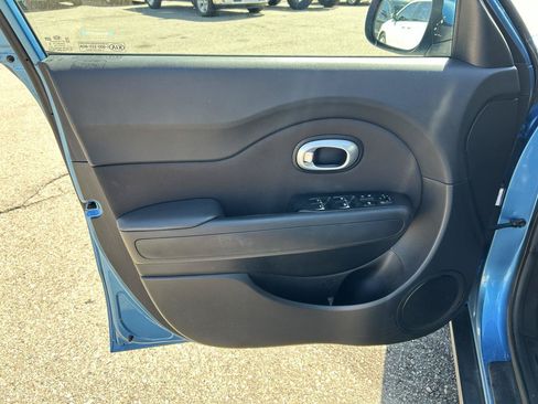 Used 2017 Kia Soul + w/ Designer's Package FWD image 14