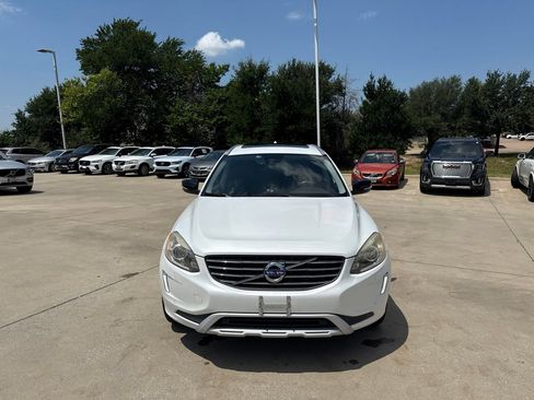Used 2017 Volvo XC60 T5 Dynamic w/ Preferred Option Package AWD/4WD image 2