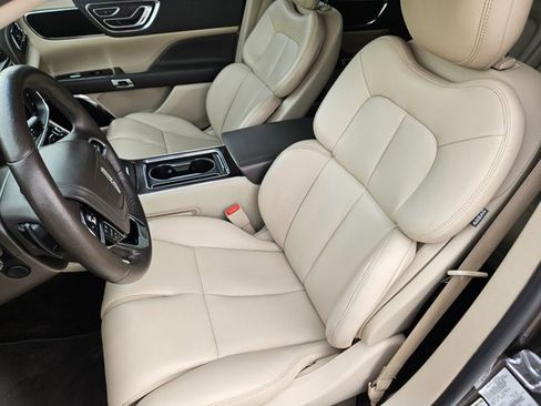Used 2017 Lincoln Continental Premiere image 15