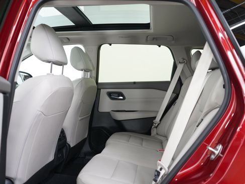 Used 2025 Nissan Rogue SV w/ SV Premium Package AWD/4WD image 18