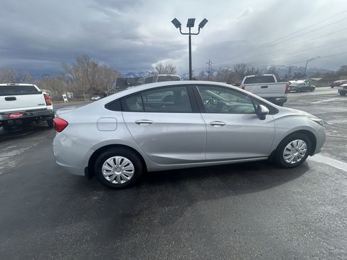 Used 2018 Chevrolet Cruze LS image 4