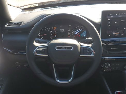 New 2026 Jeep Compass Latitude image 8