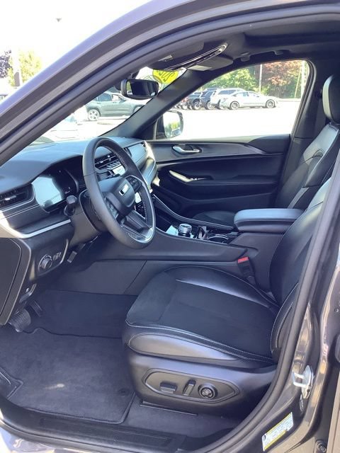 Used 2023 Jeep Grand Cherokee Altitude AWD/4WD image 17