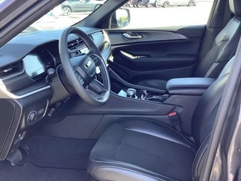 Used 2023 Jeep Grand Cherokee Altitude AWD/4WD image 17
