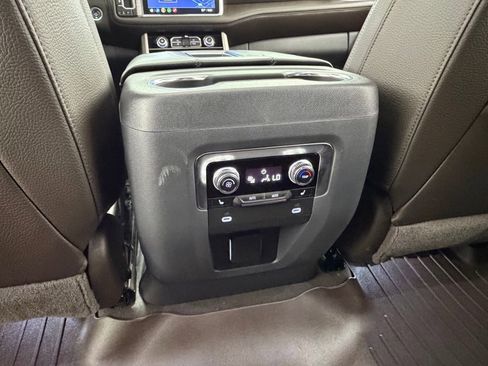 Used 2021 GMC Yukon Denali w/ Denali Premium Package AWD/4WD image 36