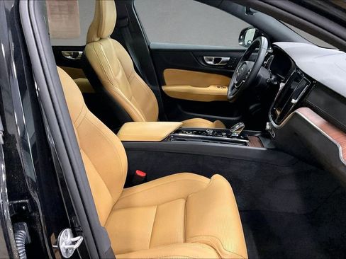 Certified 2025 Volvo V60 B5 Cross Country Ultra AWD/4WD image 29