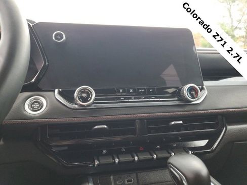 Used 2023 Chevrolet Colorado Z71 image 13