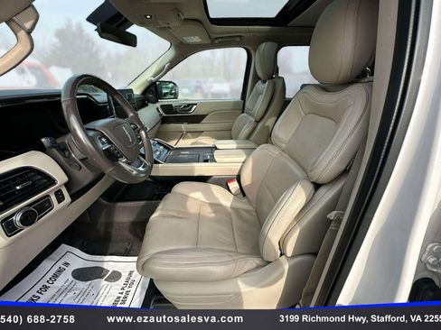Used 2018 Lincoln Navigator Select image 14