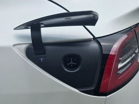 Used 2023 Tesla Model 3 Standard Range RWD image 30
