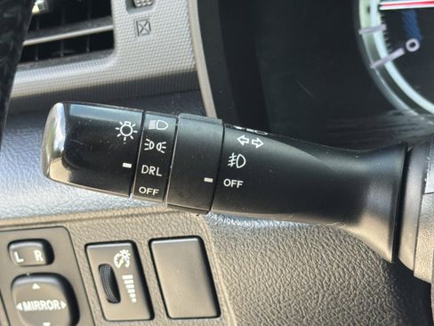 Used 2016 Toyota 4Runner SR5 AWD/4WD image 8