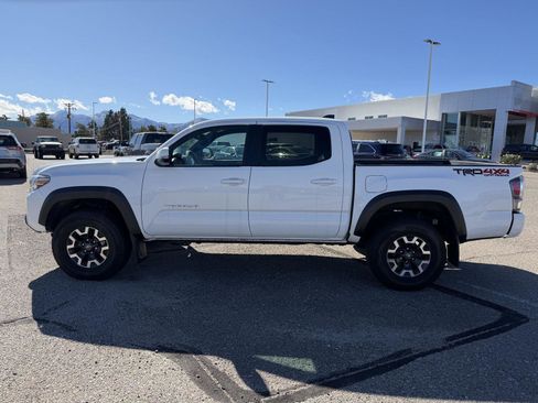 Used 2022 Toyota Tacoma TRD Off-Road image 2