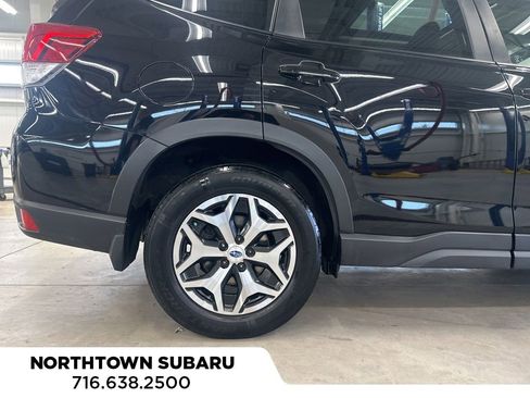 Used 2020 Subaru Forester Premium AWD/4WD image 31