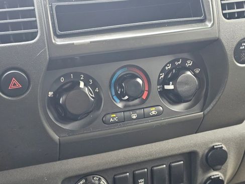 Used 2006 Nissan Xterra S AWD/4WD image 23
