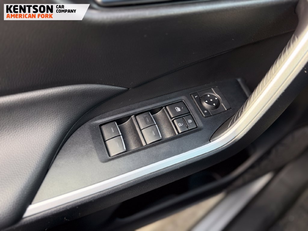 Used 2025 Toyota RAV4 XLE AWD/4WD image 19