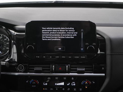 Used 2023 Nissan Pathfinder SL AWD/4WD image 16