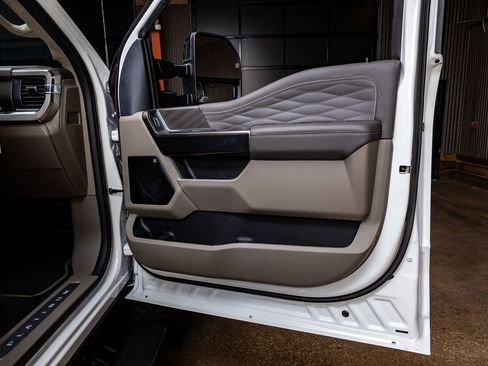 Used 2026 Ford F350 Platinum w/ Platinum Plus Package image 37