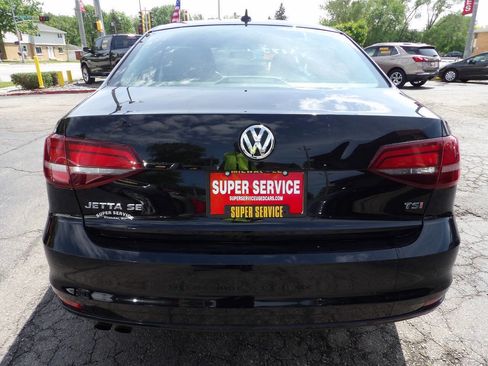 Used 2016 Volkswagen Jetta SE FWD image 4