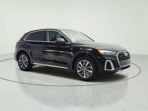 Used 2023 Audi Q5 2.0T Premium Plus w/ Premium Plus Package AWD/4WD image 3