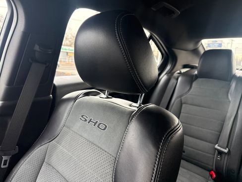 Used 2018 Ford Taurus SHO image 39