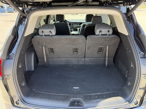 Used 2020 Buick Enclave Essence image 11