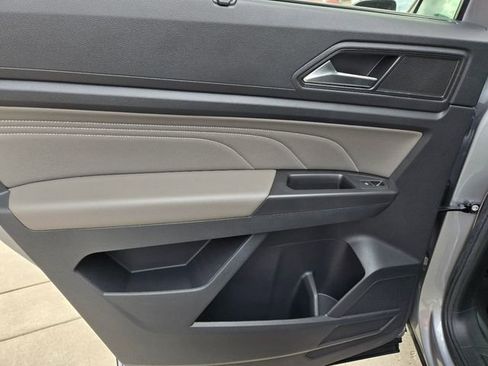 Used 2023 Volkswagen Atlas SE image 38