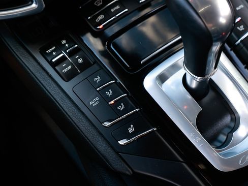 Used 2014 Porsche Cayenne Platinum Edition image 45