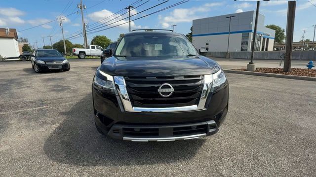 Used 2023 Nissan Pathfinder SL w/ SL Premium Package AWD/4WD image 3