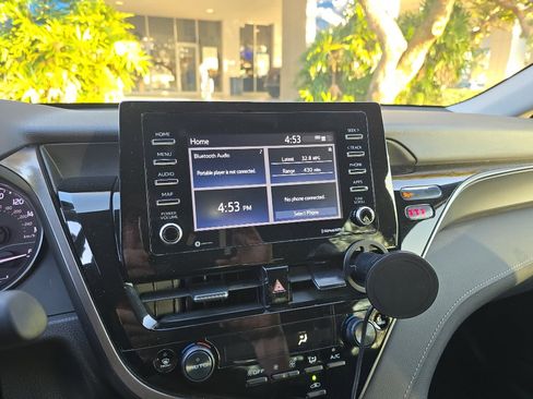 Used 2024 Toyota Camry SE image 14