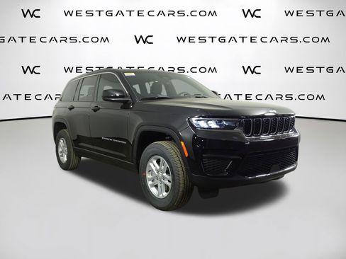 New 2025 Jeep Grand Cherokee Laredo image 2
