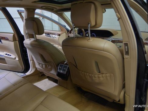 Used 2010 Mercedes-Benz S 550 4MATIC image 19
