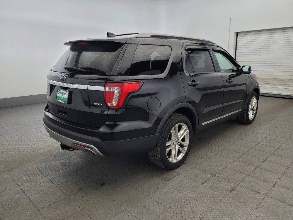 Used 2017 Ford Explorer XLT w/ Equipment Group 202A AWD/4WD image 9