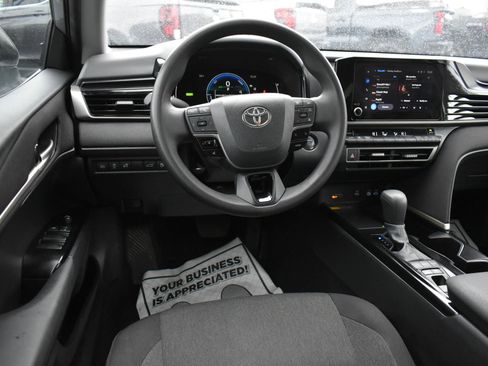 Used 2025 Toyota Camry LE image 17