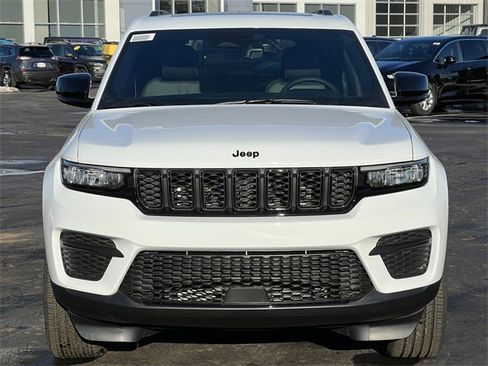 New 2025 Jeep Grand Cherokee Altitude image 42