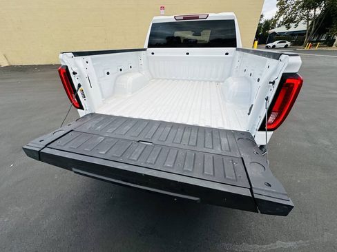 Used 2026 GMC Sierra 1500 SLT AWD/4WD image 22